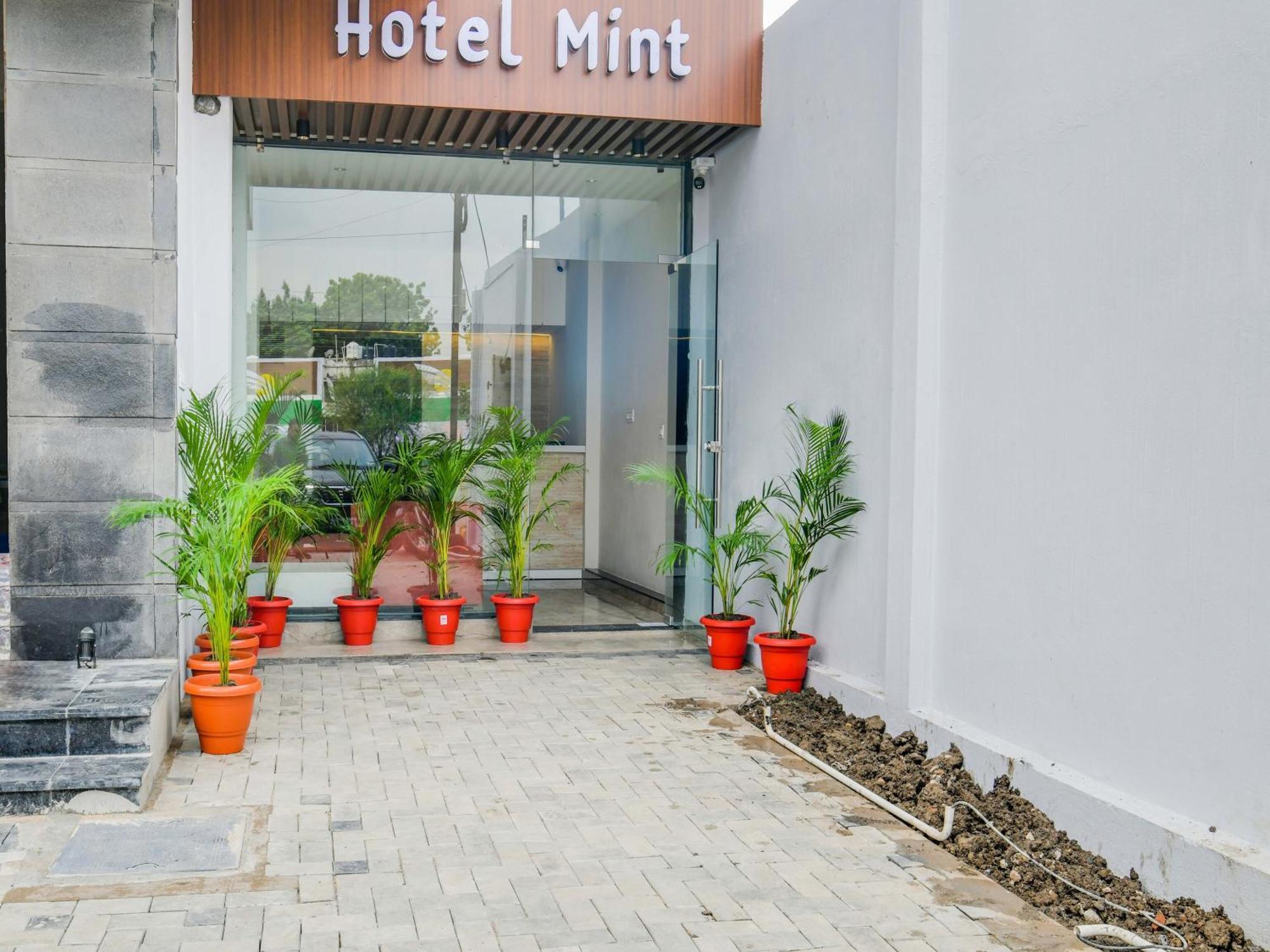Collection O Hotel Mint Indaur Kültér fotó